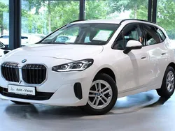 Weiß Gebraucht 2022 BMW 218 Active Tourer Luxury Line Van / Kleinbus | 18.449 €