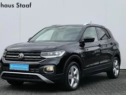 Deep black perleffekt Gebraucht 2022 VW T-Cross Style SUV | 25.990 € (Fairer Preis)