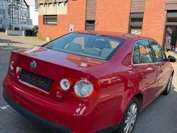 Rot Gebraucht 2005 VW Jetta Limousine | 5.500 €