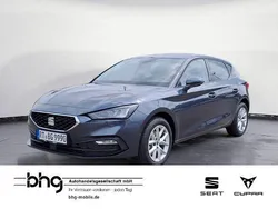 Magnetic grau metallic Neu 2025 Seat Leon Limousine | 33.490 € (Etwas zu teuer)