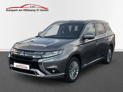 Platinumgrau (m) Gebraucht 2020 Mitsubishi Outlander P-HEV Basis SUV | 23.490 € (Fairer Preis)
