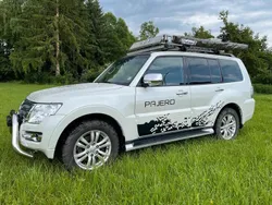 Weiß Gebraucht 2018 Mitsubishi Pajero Top SUV | 41.500 € (Teuer)