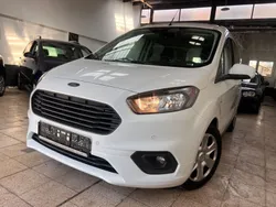 Weiß Gebraucht 2021 Ford Tourneo Courier Trend Van / Kleinbus | 7.990 € (Guter Preis)
