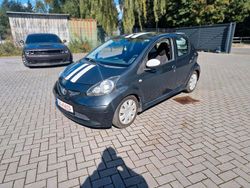 Grau Gebraucht 2009 Toyota Aygo Kleinwagen | 2.499 €