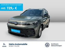 Cipressinogrün metallic Gebraucht 2024 VW Tiguan R-line SUV | 44.999 € (Guter Preis)