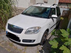 Weiß Gebraucht 2009 Skoda Roomster Style Van / Kleinbus | 1.250 € (Superpreis)