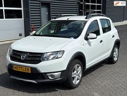Weiß Gebraucht 2015 Dacia Sandero Lauréate Limousine | 4.450 € (Guter Preis)