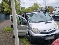 Silber Gebraucht 2009 Opel Vivaro Van | 1.700 €