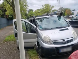 Silber Gebraucht 2009 Opel Vivaro Van | 1.600 €