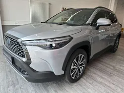 Shimmering silver Gebraucht 2024 Toyota Corolla Cross Premium SUV | 38.990 € (Etwas zu teuer)