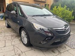 Grau Gebraucht 2016 Opel Zafira Tourer Edition Van / Kleinbus | 8.290 € (Fairer Preis)