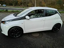 Weiß Gebraucht 2016 Toyota Aygo Kleinwagen | 4.450 € (Superpreis)