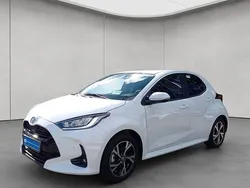 Weiß Neu 2025 Toyota Yaris Hybrid Comfort Limousine | 26.890 € (Fairer Preis)