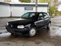 Schwarz Gebraucht 2002 VW Golf IV Kleinwagen | 1.000 € (Fairer Preis)