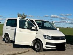 Weiß Gebraucht 2016 VW Caravelle Comfortline Van / Kleinbus | 14.500 €