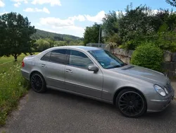 Gold Gebraucht 2003 Mercedes E320 Avantgarde Limousine | 8.990 €