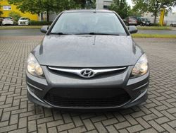 Grau Gebraucht 2011 Hyundai i30 Classic Limousine | 4.900 € (Etwas zu teuer)