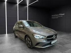 Lack mountaingrau Gebraucht 2023 Mercedes B180 Progressive Van / Kleinbus | 31.953 € (Etwas zu teuer)