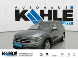 Grau Gebraucht 2024 VW Tiguan Life SUV | 31.640 € (Fairer Preis)