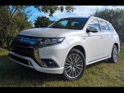 Weiß Gebraucht 2021 Mitsubishi Outlander P-HEV SUV | 17.999 € (Guter Preis)
