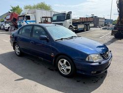 Blau Gebraucht 2002 Toyota Avensis Limousine | 1.590 €