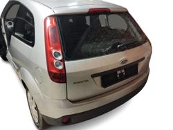 Silber Gebraucht 2006 Ford Fiesta Kleinwagen | 1.600 €