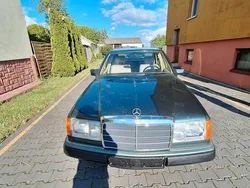 Grün Gebraucht 1992 Mercedes E230 Limousine | 7.200 €