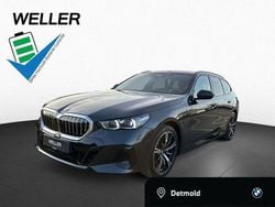 Sophistograu (grau) Gebraucht 2024 BMW 550e M Sport Kombi | 73.850 € (Superpreis)