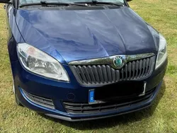 Blau Gebraucht 2010 Skoda Fabia Kleinwagen | 3.990 €