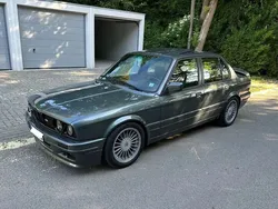 Grau Gebraucht 1988 BMW 325 Performance Limousine | 32.000 €