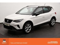 Candy weiss/ mitternachtsschwa Gebraucht 2024 Seat Arona FR SUV | 23.290 € (Teuer)