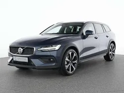 Blau Gebraucht 2024 Volvo V60 CC Ultimate Kombi | 46.880 € (Guter Preis)