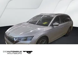 Brilliantsilber metallic Gebraucht 2024 Skoda Octavia Selection Kombi | 31.990 € (Guter Preis)