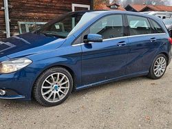 Blau Gebraucht 2012 Mercedes B200 Edition 1 Van / Kleinbus | 7.777 € (Superpreis)