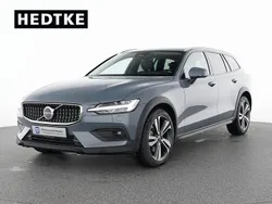 Grau Gebraucht 2024 Volvo V60 CC Plus Kombi | 45.550 € (Etwas zu teuer)