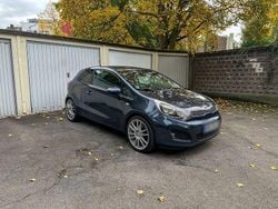 Blau Gebraucht 2015 Kia Rio DREAM-TEAM Edition Limousine | 4.000 € (Guter Preis)