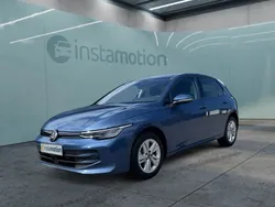 Blau Gebraucht 2024 VW Golf VIII Life Limousine | 24.806 € (Fairer Preis)