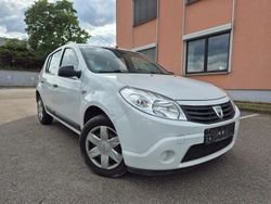 Weiß Gebraucht 2009 Dacia Sandero Limousine | 690 €