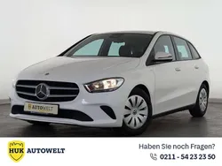 Weiß Gebraucht 2022 Mercedes B180 Van / Kleinbus | 21.760 € (Guter Preis)