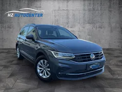 Grau Gebraucht 2021 VW Tiguan Life SUV | 21.999 € (Fairer Preis)