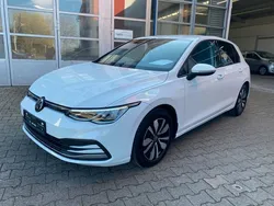 Weiß Gebraucht 2023 VW Golf VIII Move Limousine | 20.999 € (Fairer Preis)