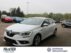 Weiß Gebraucht 2016 Renault Mégane IV Experience Limousine | 10.465 € (Fairer Preis)