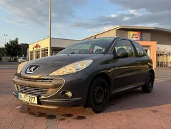 Grau Gebraucht 2011 Peugeot 206+ Kleinwagen | 2.600 € (Fairer Preis)