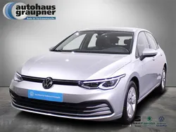 Silber / reflexsilber Gebraucht 2023 VW Golf VIII Life Limousine | 23.466 € (Fairer Preis)