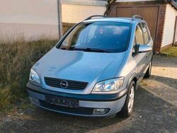 Grau Gebraucht 2001 Opel Zafira Van / Kleinbus | 1.750 € (Fairer Preis)