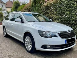 Weiß Gebraucht 2014 Skoda Superb Kombi | 8.960 € (Fairer Preis)