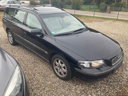 Blau Gebraucht 2002 Volvo V70 Comfort Kombi | 1.990 € (Fairer Preis)