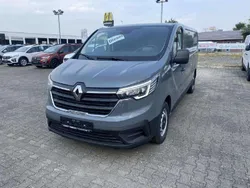 Städtisches grau Gebraucht 2022 Renault Trafic Komfort Van | 34.900 €