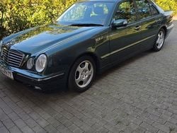 Schwarz Gebraucht 2000 Mercedes E320 Avantgarde Limousine | 10.000 € (Teuer)