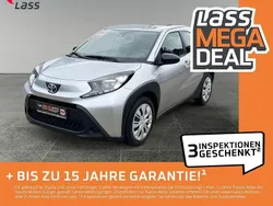 Silber Gebraucht 2022 Toyota Aygo Play Kleinwagen | 12.980 € (Fairer Preis)